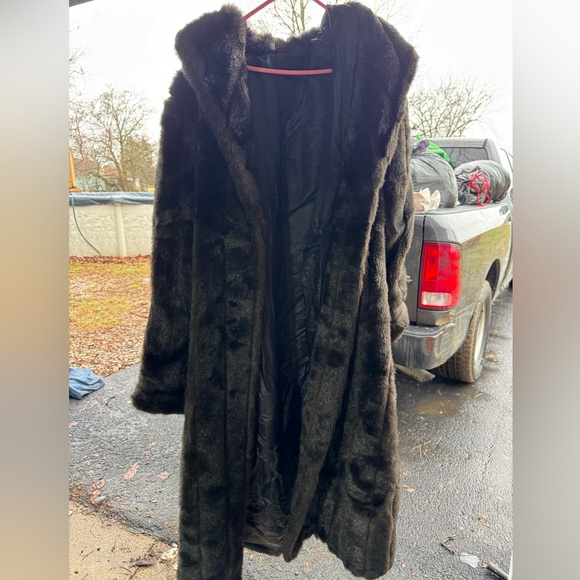 Komitor Jackets & Blazers - Komitor XL Large Luxurious Full Length Silk Lined Dark Brown Faux Mink Fur Coat